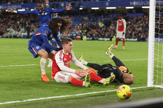 Chelsea v Arsenal 30 November 2025, London - Premier League Football - Chelsea v Arsenal - Marc Cucurella of Chelsea shouts at Viktor Gyokeres of Arsenal after he catches Chelsea goalkeeper Robert Sanchez in the chest sliding in for the ball - Photo: Charlotte Wilson Offside. London UK Copyright: xCharlottexWilsonx xOffsidexOffside