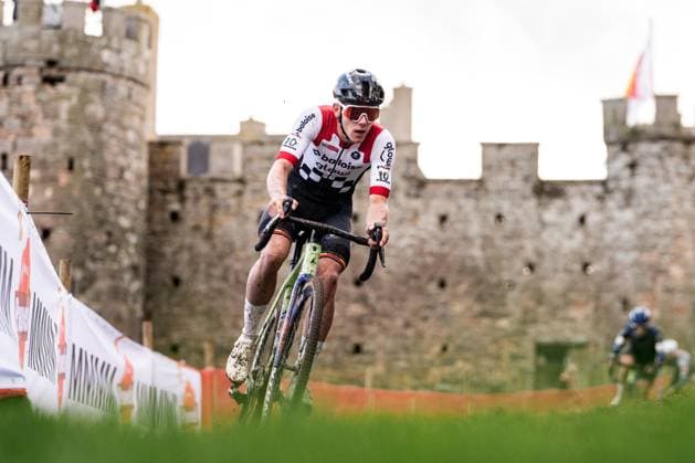 UCI Cyclocross World Cup 2025-2026 Flamanville FLAMANVILLE, FRANCE - NOVEMBER 30 : Nys Thibau (BEL) of Baloise Glowi Lions wins during the 2nd leg of the Flamanville UCI Cyclocross World Cup 2025-2026 a cyclocross race for Men Elite on November 30, 2025 in Flamanville, France, 30 11 2025 ( Flamanville France  Copyright: xBcex