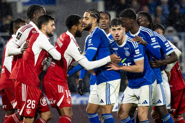 FOOTBALL : Ligue 1 Racing Strasbourg vs Stade Brestois 29 - Stade de la Meinau - Strasbourg - 30 11 2025 Joaquin Panichelli 9 (RCS) Emmanuel Emegha 10 (RCS)  Copyright: xelyxandroxcegarrax