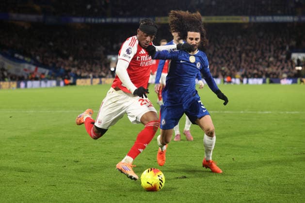 Chelsea v Arsenal 30 November 2025, London - Premier League Football - Chelsea v Arsenal - Noni Madueke of Arsenal and Marc Cucurella of Chelsea - Photo: Charlotte Wilson Offside. London UK Copyright: xCharlottexWilsonx xOffsidexOffside