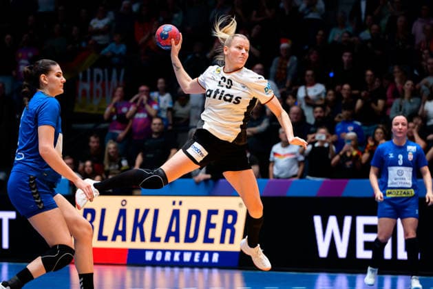 Handball, Frauen WM, Gruppe C: Deutschland - Serbien Antje Döll Doell (Deutschland) Stuttgart Porsche Arena Baden-Württemberg Deutschland