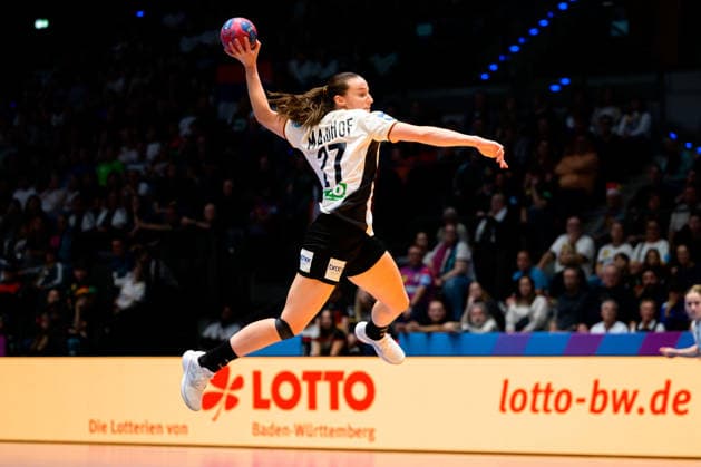 Handball, Frauen WM, Gruppe C: Deutschland - Serbien Julia Maidhof (Deutschland), Lotto Baden-Württemberg Stuttgart Porsche Arena Baden-Württemberg Deutschland