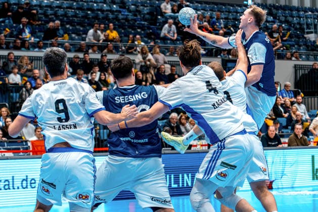 30.11.2025, xKKUx, Handball, HBL, Bergischer HC - HSV Hamburg, Mitsubishi Electric HALLE Düsseldorf, Nico Schöttle (BHC 08) Nordrhein-Westfalen Deutschland
