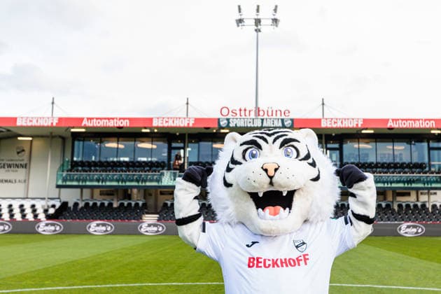 Manni wird als neues Maskottchen des SC Verl vorgestellt GER, SC Verl vs. VfL Osnabrueck, Fussball, 3. Liga, 16. Spieltag, Spielzeit 2025 2026, 30.11.2025 DFL Regulations prohibit any use of photographers as image sequences and or quasi-video. GER, SC Verl vs. VfL Osnabrueck, Fussball, 3. Liga, 16. Spieltag, Spielzeit 2025 2026, 30.11.2025 Verl Copyright: xEibner-Pressefoto JanxRollingerx EP_JSK