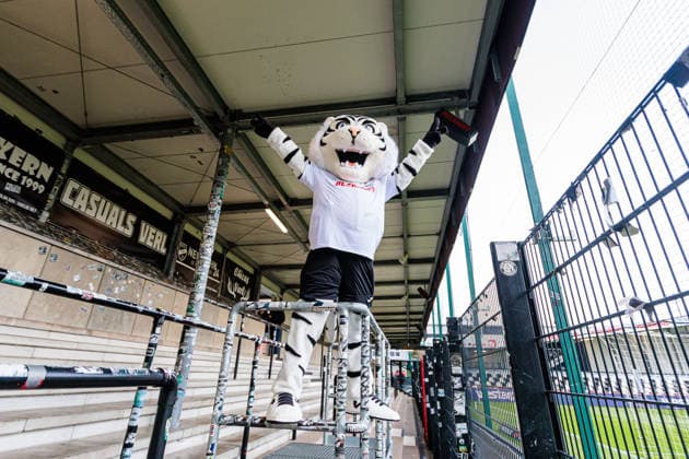 Manni wird als neues Maskottchen des SC Verl vorgestellt GER, SC Verl vs. VfL Osnabrueck, Fussball, 3. Liga, 16. Spieltag, Spielzeit 2025 2026, 30.11.2025 DFL Regulations prohibit any use of photographers as image sequences and or quasi-video. GER, SC Verl vs. VfL Osnabrueck, Fussball, 3. Liga, 16. Spieltag, Spielzeit 2025 2026, 30.11.2025 Verl Copyright: xEibner-Pressefoto JanxRollingerx EP_JSK