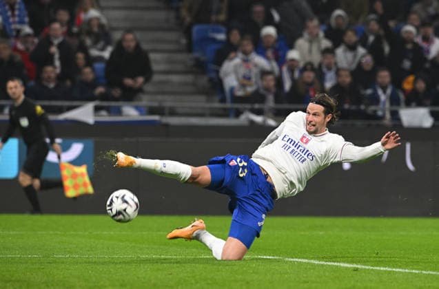 Football : Olympique Lyonnais v FC Nantes -French ligue 1 30 11 2025 Hans Hateboer of Lyon during the French ligue 1 match between Olympique Lyonnais and FC Nantes at Groupama Stadium Decines Charpieu Lyon on November 30, 2025 , France LYONFrance  Copyright: xMouradxAllilix