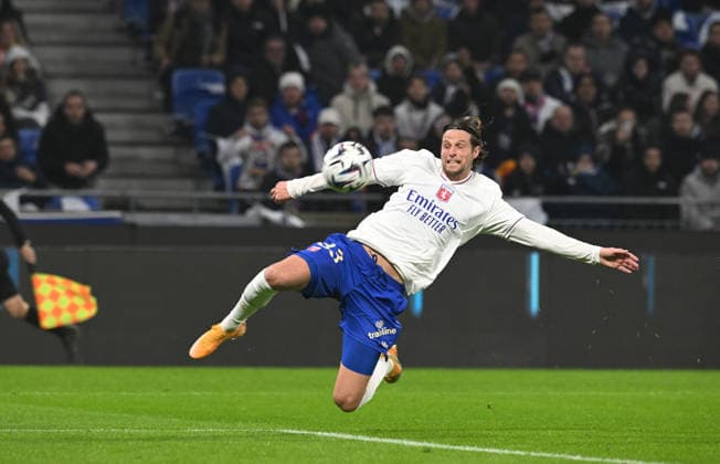 Football : Olympique Lyonnais v FC Nantes -French ligue 1 30 11 2025 Hans Hateboer of Lyon during the French ligue 1 match between Olympique Lyonnais and FC Nantes at Groupama Stadium Decines Charpieu Lyon on November 30, 2025 , France LYONFrance  Copyright: xMouradxAllilix