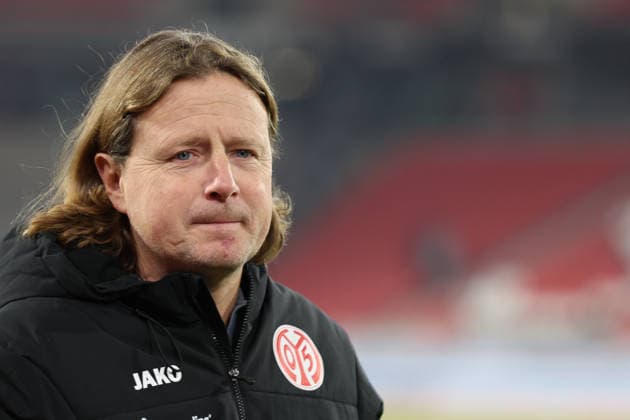 30.11.2025, xrekx, Fussball 1.Bundesliga, SC Freiburg - FSV Mainz 05 v.l. Spielende Bo Henriksen Trainer (1.FSV Mainz 05) (DFL DFB REGULATIONS PROHIBIT ANY USE OF PHOTOGRAPHS as IMAGE SEQUENCES and or QUASI-VIDEO) Freiburg