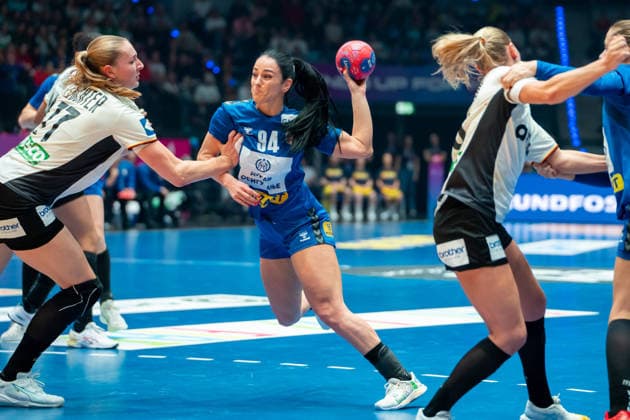 Handball I Frauen I Weltmeisterschaft I Vorrunde I 3. Spieltag I Deutschland - Serbien I 30.11.2025 Sara Garovic (94, Serbien) im Wurf Stuttgart Porsche Arena Baden-Württemberg Deutschland Copyright: xLobeca MaxxPetershansx