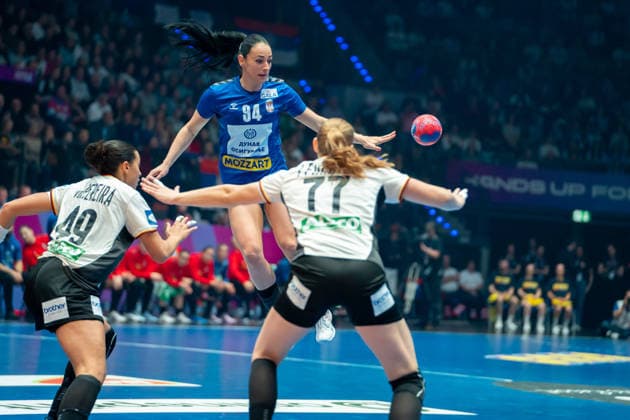 Handball I Frauen I Weltmeisterschaft I Vorrunde I 3. Spieltag I Deutschland - Serbien I 30.11.2025 Sara Garovic (94, Serbien) Stuttgart Porsche Arena Baden-Württemberg Deutschland Copyright: xLobeca MaxxPetershansx