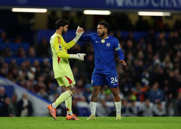 30th November 2025; Stamford Bridge, Chelsea, London, England: Premier League Football, Chelsea versus Arsenal; Goalkeeper David Raya of Arsenal clashing with Reece James of Chelsea  JohnxPatrickxFletcher