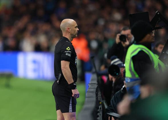 30th November 2025; Stamford Bridge, Chelsea, London, England: Premier League Football, Chelsea versus Arsenal; Referee Anthony Taylor checking the VAR monitor before giving a red card to Moises Caicedo of Chelsea  JohnxPatrickxFletcher