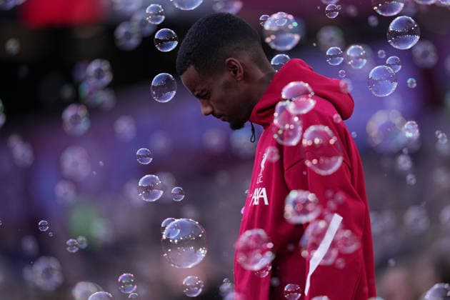 Premier League West Ham United v Liverpool Alexander Isak of Liverpool ahead of kick off during the Premier League match West Ham United vs Liverpool at London Stadium, London, United Kingdom, 30th November 2025 (Photo by Harvey Murphy News Images) Copyright: xHarveyxMurphy NewsxImagesx