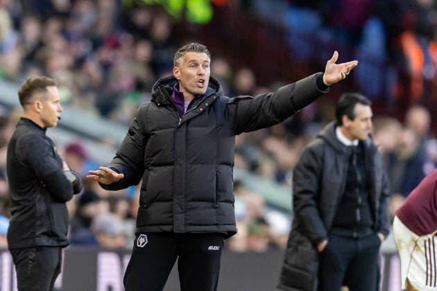 Aston Villa v Wolverhampton Wanderers Premier League 30 11 2025. Wolverhampton Wanderers Head Coach Rob Edwards gestures during the Premier League match between Aston Villa and Wolverhampton Wanderers at Villa Park, Birmingham, England on 30 November 2025. Birmingham Villa Park West Midlands England Editorial use only DataCo restrictions apply See www.football-dataco.com , Copyright: xManjitxNarotrax PSI-23320-0068