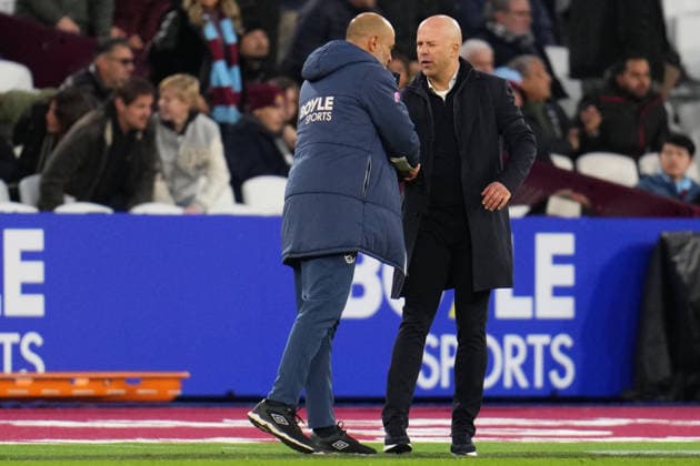 Premier League West Ham United v Liverpool Nuno Espirit Santo manager of West Ham United and Arne Slot manager of Liverpool at full time during the Premier League match West Ham United vs Liverpool at London Stadium, London, United Kingdom, 30th November 2025 (Photo by Harvey Murphy News Images) Copyright: xHarveyxMurphy NewsxImagesx