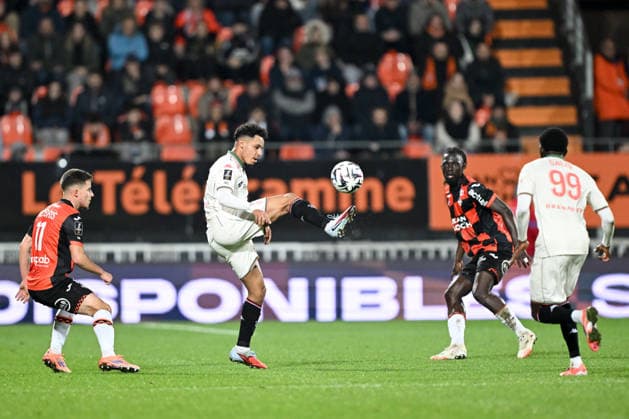 FC Lorient v OGC Nice - Ligue 1 McDonald s 2025 2026 11 Theo LE BRIS (fcl) - 10 Sofiane DIOP (ogcn) during the Ligue 1 McDonald s match between FC Lorient and OGC Nice at Stade du Moustoir on November 30, 2025 in Lorient, France. Lorient France  Copyright: xFEPx 776348213