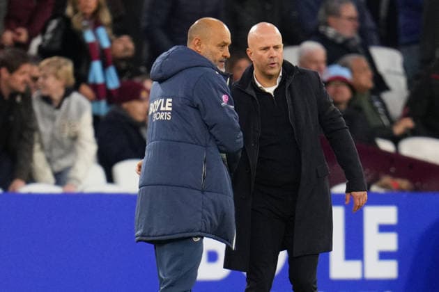 Premier League West Ham United v Liverpool Arne Slot manager of Liverpool and Nuno Espirit Santo manager of West Ham United at full time during the Premier League match West Ham United vs Liverpool at London Stadium, London, United Kingdom, 30th November 2025 (Photo by Harvey Murphy News Images) Copyright: xHarveyxMurphy NewsxImagesx