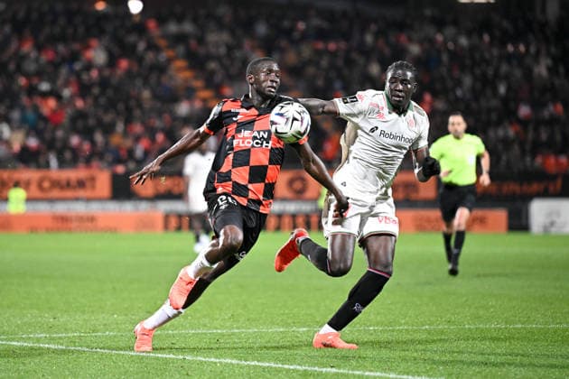 FC Lorient v OGC Nice - Ligue 1 McDonald s 2025 2026 37 Kojo PEPRAH OPPONG (ogcn) - 28 Sambou SOUMANO (fcl) during the Ligue 1 McDonald s match between FC Lorient and OGC Nice at Stade du Moustoir on November 30, 2025 in Lorient, France. Lorient France  Copyright: xFEPx 776348213