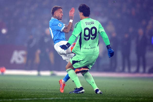 CALCIO - Serie A - AS Roma vs SSC Napoli Rome, Italy - November 30, 2025: Noa Lang of Napoli, Mille Svilar of Roma seen in action during the Serie A Enilive 2025-2026 football match between AS Roma and SSC Napoli at Olympic Stadium. Rome Italy  Copyright: xIPAxSport ABACAx