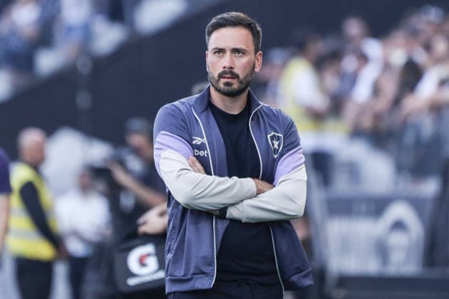 Corinthians and Botafogo in the Brazilian Championship Botafogo coach Davide Ancelotti during the match against Corinthians for the 36th round of the Brazilian Championship, at Neo Quimica Arena, in the east zone of Sao Paulo, this Sunday, the 30th. SAO PAULO SP BRAZIL Copyright: xMarinaxUezimax