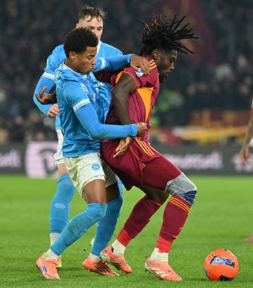 (251201) -- ROME, Dec. 1, 2025 -- Napoli s David Neres (front L) vies with Roma s Manu Kone (R) during a Serie A soccer match between Roma and Napoli in Rome, Italy, Nov. 30, 2025. (Photo by Xinhua) (SP)ITALY-ROME-FOOTBALL-SERIE A-ROMA VS NAPOLI AlbertoxLingria 