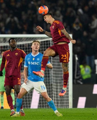(251201) -- ROME, Dec. 1, 2025 -- Napoli s Rasmus Hojlund (C) vies with Roma s Gianluca Mancini during a Serie A soccer match between Roma and Napoli in Rome, Italy, Nov. 30, 2025. (Photo by Xinhua) (SP)ITALY-ROME-FOOTBALL-SERIE A-ROMA VS NAPOLI AlbertoxLingria 