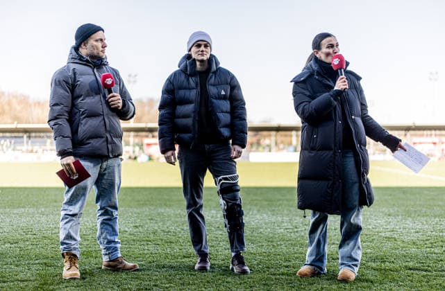 Halbzeitinterview mit der verletzten Leipziger Giovanna Hoffmann. Fussball 1. Frauen Bundesliga, 11. Spieltag: RB Leipzig - VfL Wolfsburg. 23. November 2025: Leipzig, Trainingszentrum am Cottaweg. RB Leipzig - VfL Wolfsburg