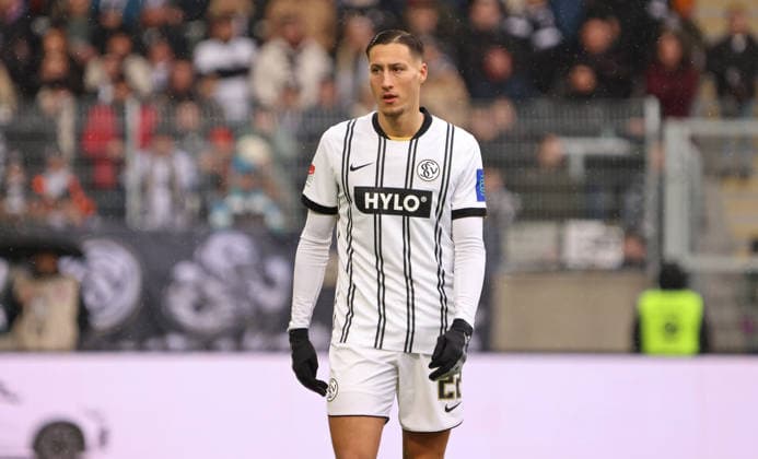 30.11.2025, Fussball, Herren, 2. Bundesliga, Saison 2025 2026, SV 07 Elversberg - SV Darmstadt 98, Younes Ebnoutalib (SV 07 Elversberg) Elversberg Ursapharm-Arena an der Kaiserlinde Saarland Deutschland (DEU) Copyright: xFabianxKleerx