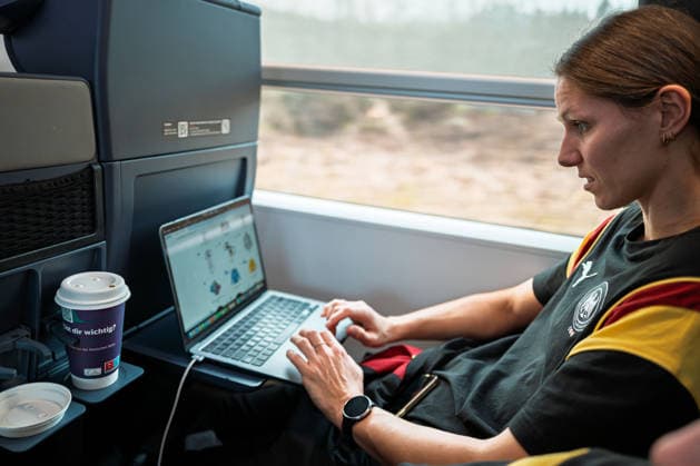 Handball, Frauen Deutschland - Bahnreise nach Dortmund Xenia Smits (Deutschland) Stuttgart Baden-Württemberg Deutschland