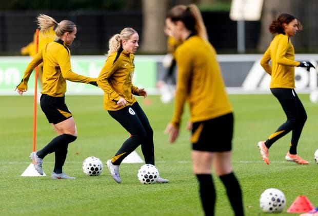 ZEIST - Danique Tolhoek during a soccer training session at the KNVB Campus. The Dutch national team, Nationalteam is preparing for the friendly against South Korea. ANP IRIS VAN DEN BROEK xVIxANPxSportx xxANPxIVx 543572807 originalFilename: 543572807.jpg