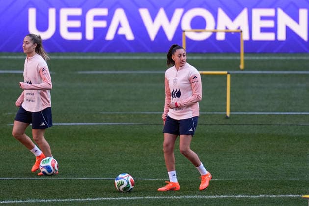 December 1, 2025, Madrid, Madrid, Spain: Laia Aleixandri and Fiamma Benitez during the training session of the Spain Women s team ahead the UEFA Women s Nations League 2025 Final Second Leg match between Spain and Germany at Riyadh Air Metropolitano stadium on December 01, 2025, in Madrid, Spain. Madrid Spain - ZUMAa181 20251201_zaa_a181_042 Copyright: xDennisxAgyemanx