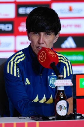 December 1, 2025, Madrid, Madrid, Spain: Sonia Bermudez, head coach of Spain, attends her press conference, PK, Pressekonferenz during the training day of Spain ahead the UEFA Women s Nations League 2025 Final Second Leg match between Spain and Germany at Riyadh Air Metropolitano stadium on December 1, 2025, in Madrid, Spain. Madrid Spain - ZUMAa181 20251201_zaa_a181_065 Copyright: xDennisxAgyemanx