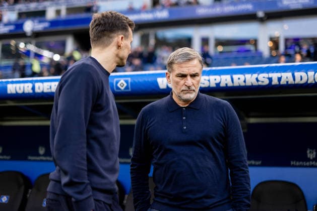 Hamburg, 30. November 2025 - Fußball, 1. Bundesliga 2025 26, Hamburger SV - VfB Stuttgart: Claus Costa (Hamburger SV, Direktor Profifußball), Stefan Kuntz (Hamburger SV, Vorstand DFL REGULATIONS PROHIBIT ANY USE OF PHOTOGRAPHS AS IMAGE SEQUENCES AND OR QUASI-VIDEO.