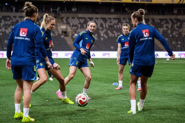 251201 Kosovare Asllani of the Swedish women s national football team at a training session on December 1, 2025 in Stockholm. Photo: Jesper Zerman BILDBYRAN kod JZ JZ0652 fotboll football soccer fotball nations league uefa womens nations league träning practice training sverige sweden dam bbeng Copyright: JESPERxZERMAN BB251201JZ044