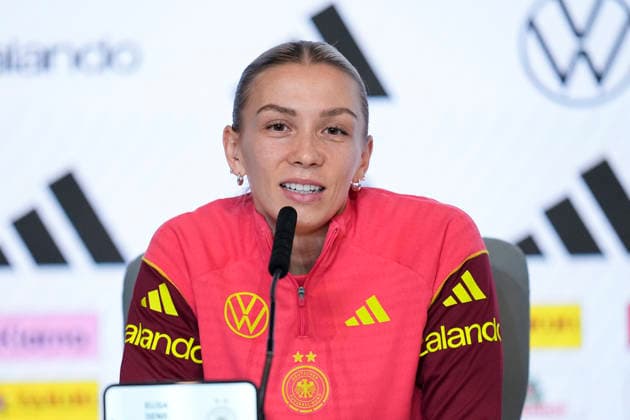December 1, 2025, Madrid, Madrid, Spain: Elisa Sens of Germany attends her press conference, PK, Pressekonferenz prior her UEFA Women s Nations League 2025 final second leg match against Spain at Riyadh Air Metropolitano stadium on December 01, 2025 in Madrid, Spain. Madrid Spain - ZUMAa181 20251201_zaa_a181_089 Copyright: xOscarxJ.xBarrosox