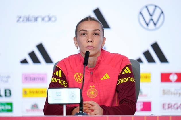 December 1, 2025, Madrid, Madrid, Spain: Elisa Sens of Germany attends her press conference, PK, Pressekonferenz prior her UEFA Women s Nations League 2025 final second leg match against Spain at Riyadh Air Metropolitano stadium on December 01, 2025 in Madrid, Spain. Madrid Spain - ZUMAa181 20251201_zaa_a181_091 Copyright: xOscarxJ.xBarrosox