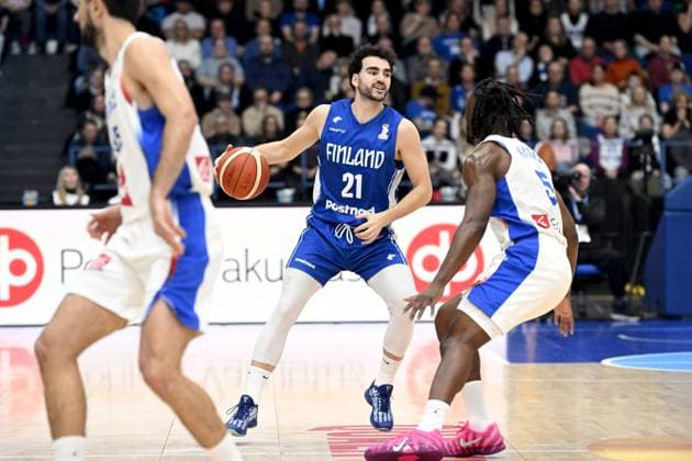 Edon Maxhuni of Finland (middle) and Adam Mokoka of France in action during men s FIBA World Cup basketball qualifying match Finland vs France in Espoo, Finland on December 1, 2025. Espoo Finland LKFTJK20251201183729GYOI  Copyright: xMikkoxStigx LKFTJK20251201183729GYOI