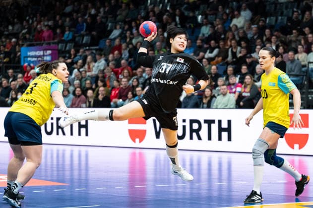 KIM Minseo (37 Republic of Korea) takes a shot at goal during the IHF Women s Handball World Championship, WM, Weltmeisterschaft game between Republic of Korea and Kazakhstan at the SWT Arena in Trier, Germany Copyright: xMartinxPitschx xSPPx Sportspressphoto_SPR68523