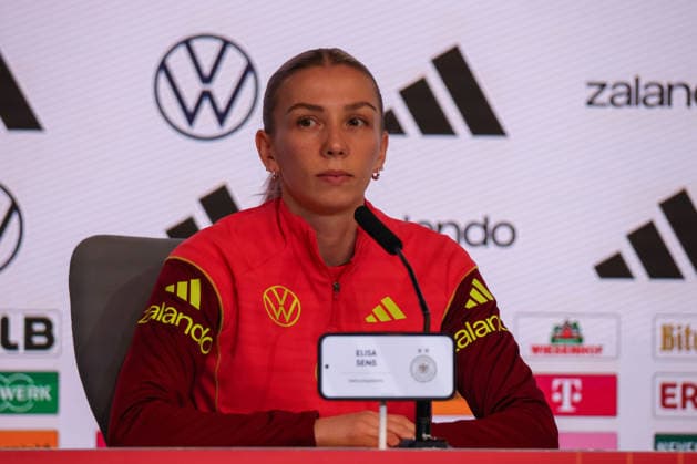 Madrid, Deutschland 01. Dezember 2025: UEFA Nations League Women - Finale - Abschluss PK - 2025 - Spanien vs. Deutschland Im Bild: Elisa Senß Senss (Deutschland) bei der Abschlusspressekonferenz in Madrid Estado Metropolitano Copyright: xFotostandx xFantinix
