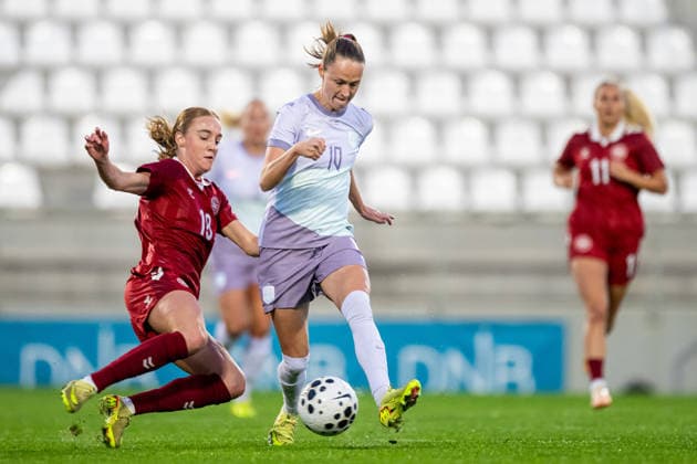 251201 Sara Holmgaard of Denmark and Caroline Graham Hansen of Norway during the International Friendly, Länderspiel, Nationalmannschaft football match between Denmark and Norway on December 1, 2025 in La Linea. Photo: Vegard Grott BILDBYRAN kod VG VG0842 bbeng fotboll football soccer fotball träningslandskamp privatlandskamp landskamp international friendly norge norway women dam danmark denmark Copyright: VEGARDxGRoTT BB251201VG022