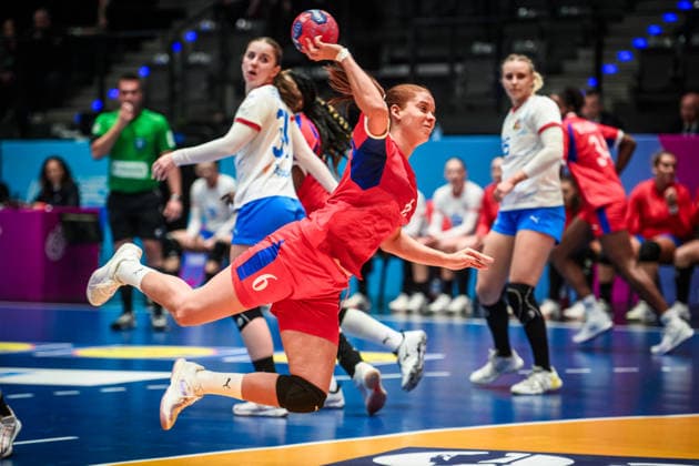 Dianny Regla Gonzales Romero (Kuba, 6) GER, Tschechien - Kuba, Handball Weltmeisterschaft, Vorrunde, Gruppe G, 01.12.2025 GER, Tschechien - Kuba, Handball Weltmeisterschaft, Vorrunde, Gruppe G, 01.12.2025 Stuttgart Copyright: xSandyxDinkelackerx EP_SDR