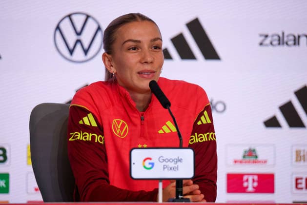Madrid, Deutschland 01. Dezember 2025: UEFA Nations League Women - Finale - Abschluss PK - 2025 - Spanien vs. Deutschland Im Bild: Elisa Senß Senss (Deutschland) bei der Abschlusspressekonferenz in Madrid Estado Metropolitano Copyright: xFotostandx xFantinix
