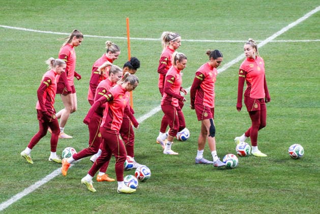 01.12.2025, xgrfx, Fussball DFB Medientermine, Deutsche Frauennationalmannschaft - Pressekonferenz, Abschlusstraining v.l. Die deutsche Nationalmannschaft beim Abschlusstraining in Madrid. (Deutsche Frauennationalmannschaft) (DFL DFB REGULATIONS PROHIBIT ANY USE OF PHOTOGRAPHS as IMAGE SEQUENCES and or QUASI-VIDEO) Madrid