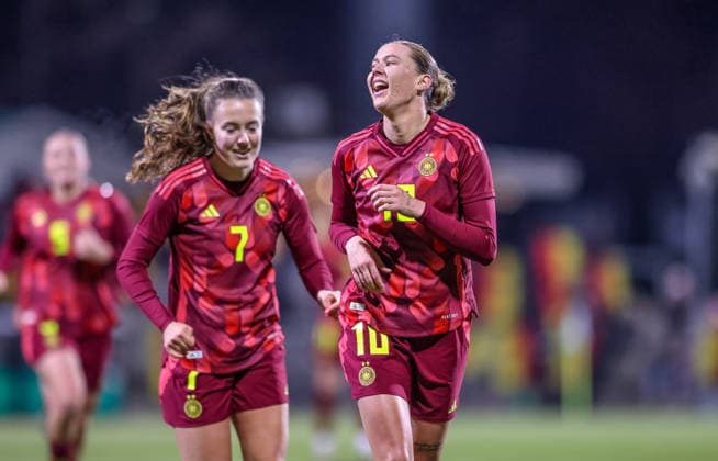 GER, Frankfurt, Deutschland vs Frankreich, Länderspielrunde, Fussball, FIFA, Spielzeit 2025 2026, U23, Stadion am Brentanobad, Gruppe A im Bild: Larissa Mühlhaus (Deutschland U23) erzielt das Tor zum 1:0, Jubel und Freude DFB DFL REGULATIONS PROHIBIT ANY USE OF PHOTOGRAPHS AS IMAGE SEQUENCES AND OR QUASI-VIDEO, 01.12.2025 Copyright: HMBxMedia HendrikxHamelau