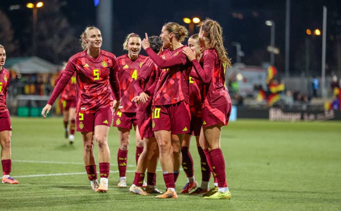 GER, Frankfurt, Deutschland vs Frankreich, Länderspielrunde, Fussball, FIFA, Spielzeit 2025 2026, U23, Stadion am Brentanobad, Gruppe A im Bild: Larissa Mühlhaus (Deutschland U23) erzielt das Tor zum 1:0, Jubel und Freude DFB DFL REGULATIONS PROHIBIT ANY USE OF PHOTOGRAPHS AS IMAGE SEQUENCES AND OR QUASI-VIDEO, 01.12.2025 Copyright: HMBxMedia HendrikxHamelau