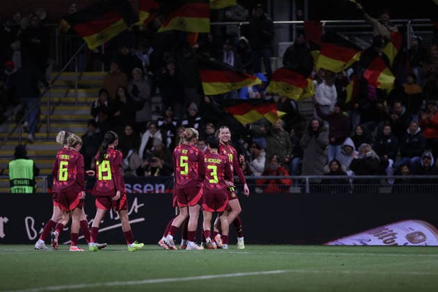 2025.12.01 xjfx Fussball U 23-Länderspielrunde, 2025 2026, Gruppe A Deutschland - Frankreich v.l., Torjubel, Goal celebration, celebrate the goal um Larissa Mühlhaus (Frauen U 23 Deutschland) (DFL DFB REGULATIONS PROHIBIT ANY USE OF PHOTOGRAPHS as IMAGE SEQUENCES and or QUASI-VIDEO) Copyright: JoaquimxFerreira