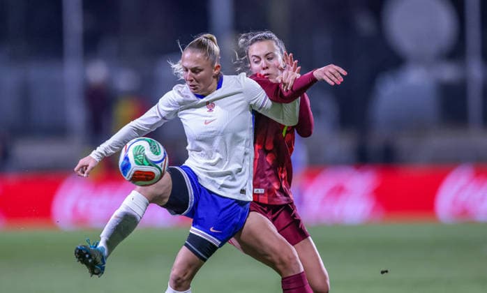 GER, Frankfurt, Deutschland vs Frankreich, Länderspielrunde, Fussball, FIFA, Spielzeit 2025 2026, U23, Stadion am Brentanobad, Gruppe A im Bild v.l.: Fany Proniez (Frankreich U23), Mara Alber (Deutschland U23) DFB DFL REGULATIONS PROHIBIT ANY USE OF PHOTOGRAPHS AS IMAGE SEQUENCES AND OR QUASI-VIDEO, 01.12.2025 Copyright: HMBxMedia HendrikxHamelau