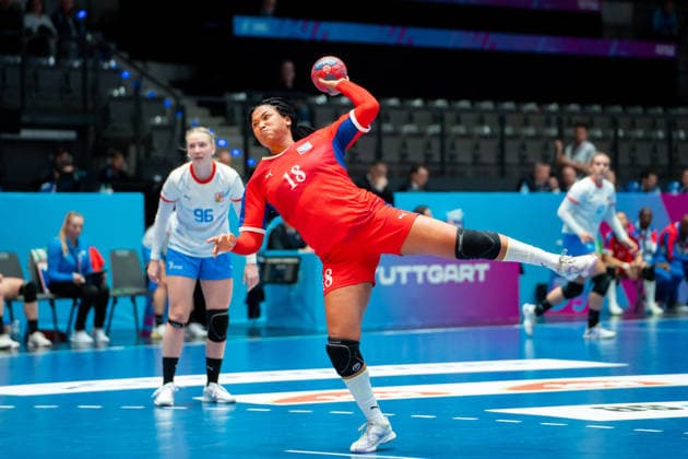 Handball I Frauen I Weltmeisterschaft I Vorrunde I 3. Spieltag I Tschechien - Kuba I 01.12.2025 Lorena Aide Tellez Delgado (18, Kuba) beim Siebenmeter Stuttgart Porsche Arena Baden-Württemberg Deutschland Copyright: xLobeca MaxxPetershansx