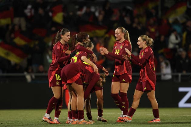 2025.12.01 xjfx Fussball U 23-Länderspielrunde, 2025 2026, Gruppe A Deutschland - Frankreich v.l., Torjubel, Goal celebration, celebrate the goal Deutschland (DFL DFB REGULATIONS PROHIBIT ANY USE OF PHOTOGRAPHS as IMAGE SEQUENCES and or QUASI-VIDEO) Copyright: JoaquimxFerreira