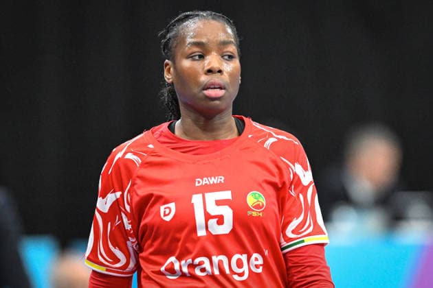 Niederlande, Handball, Weltmeisterschaft der Frauen 2025, Senegal vs Iran, 01.12.2025, Maaspoort Sports & Events, s-Hertogenbosch, Niederlande, Hawa Ramatou Ndiaye (Senegal, 15) Copyright: xMarkusxVerwimpx